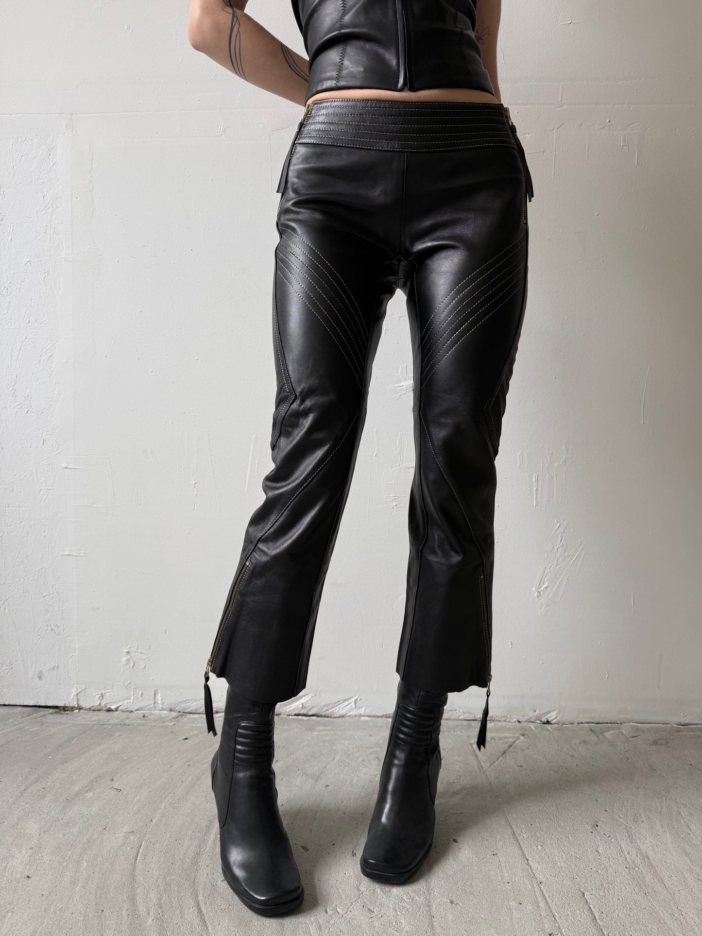 Vintage leather Y2K capri pants TWINKLING GLOBAL