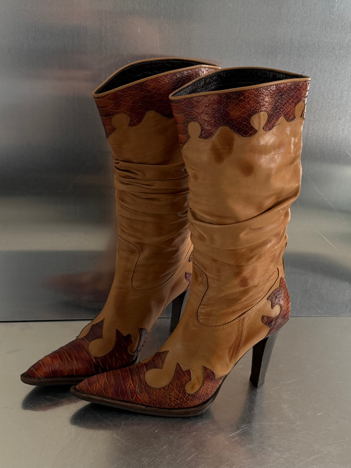 Vintage distressed brown cowboy boots TWINKLING GLOBAL
