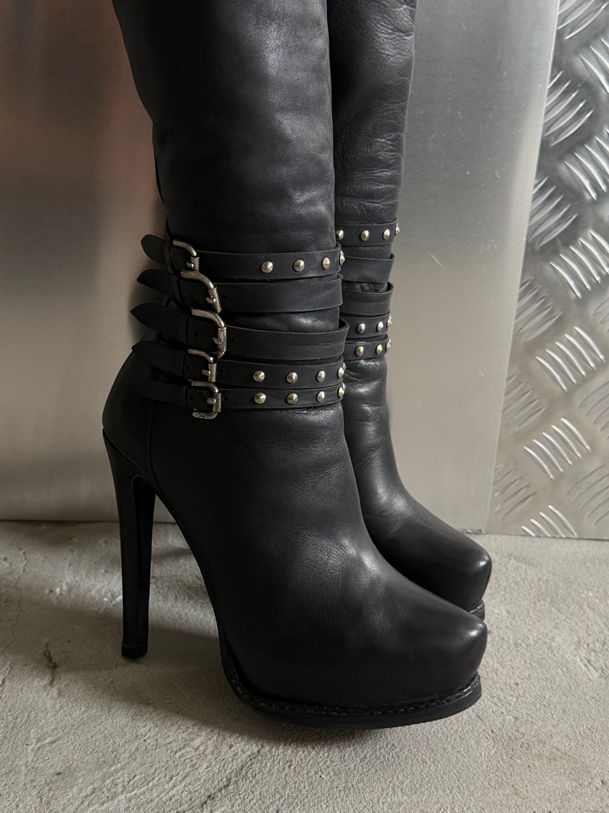 Vintage leather over-the-knee boots with studs TWINKLING GLOBAL