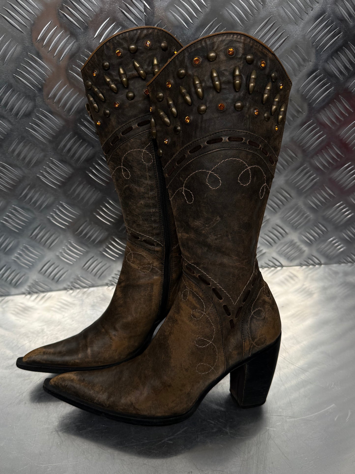 Vintage distressed leather cowboy boots TWINKLING GLOBAL