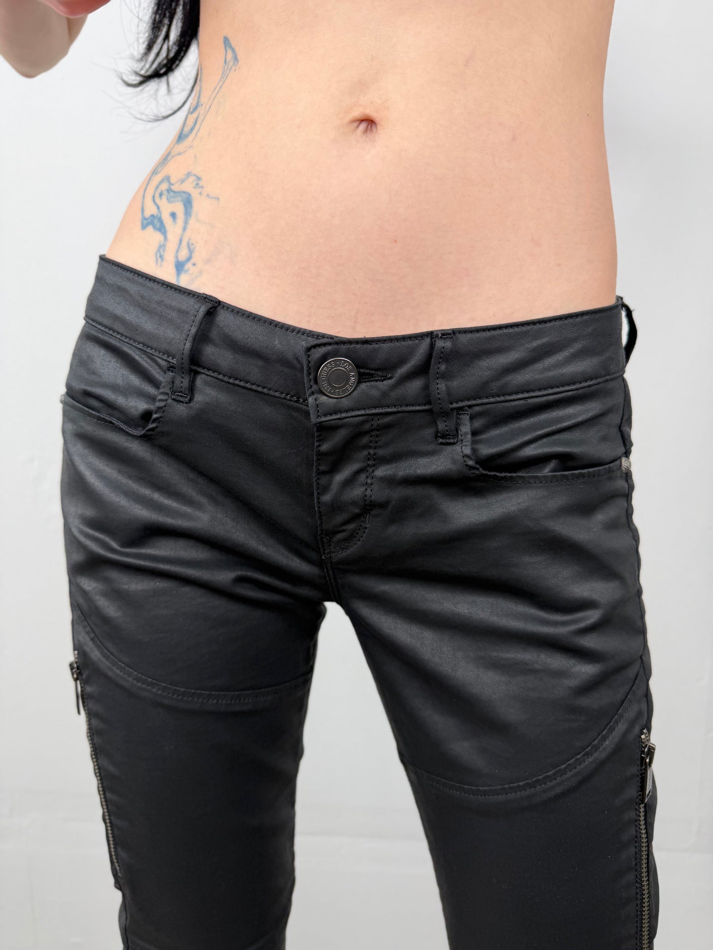 Waxed Y2K jeans by Guess TWINKLING GLOBAL
