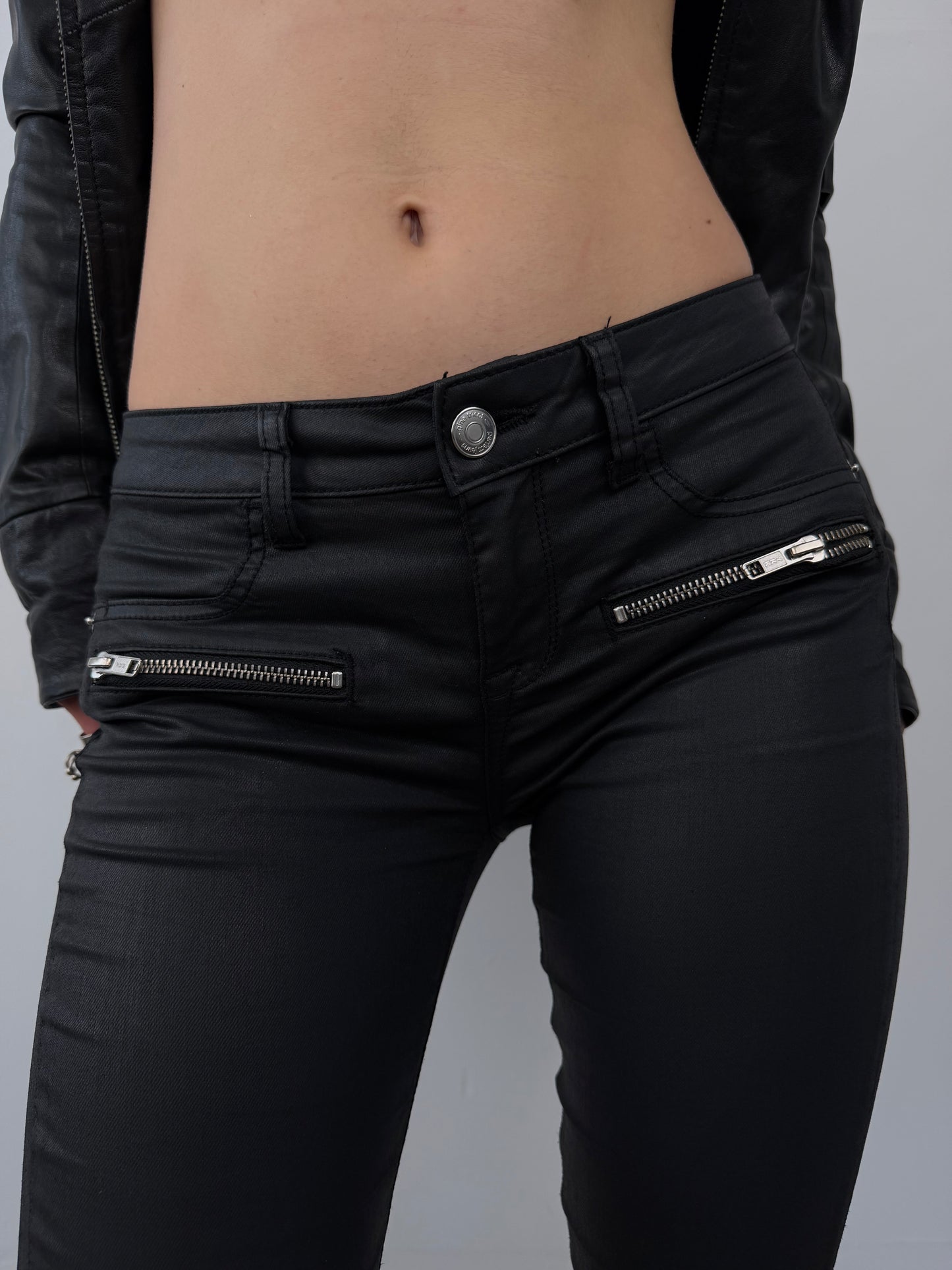 Black coated skinny jeans TWINKLING GLOBAL