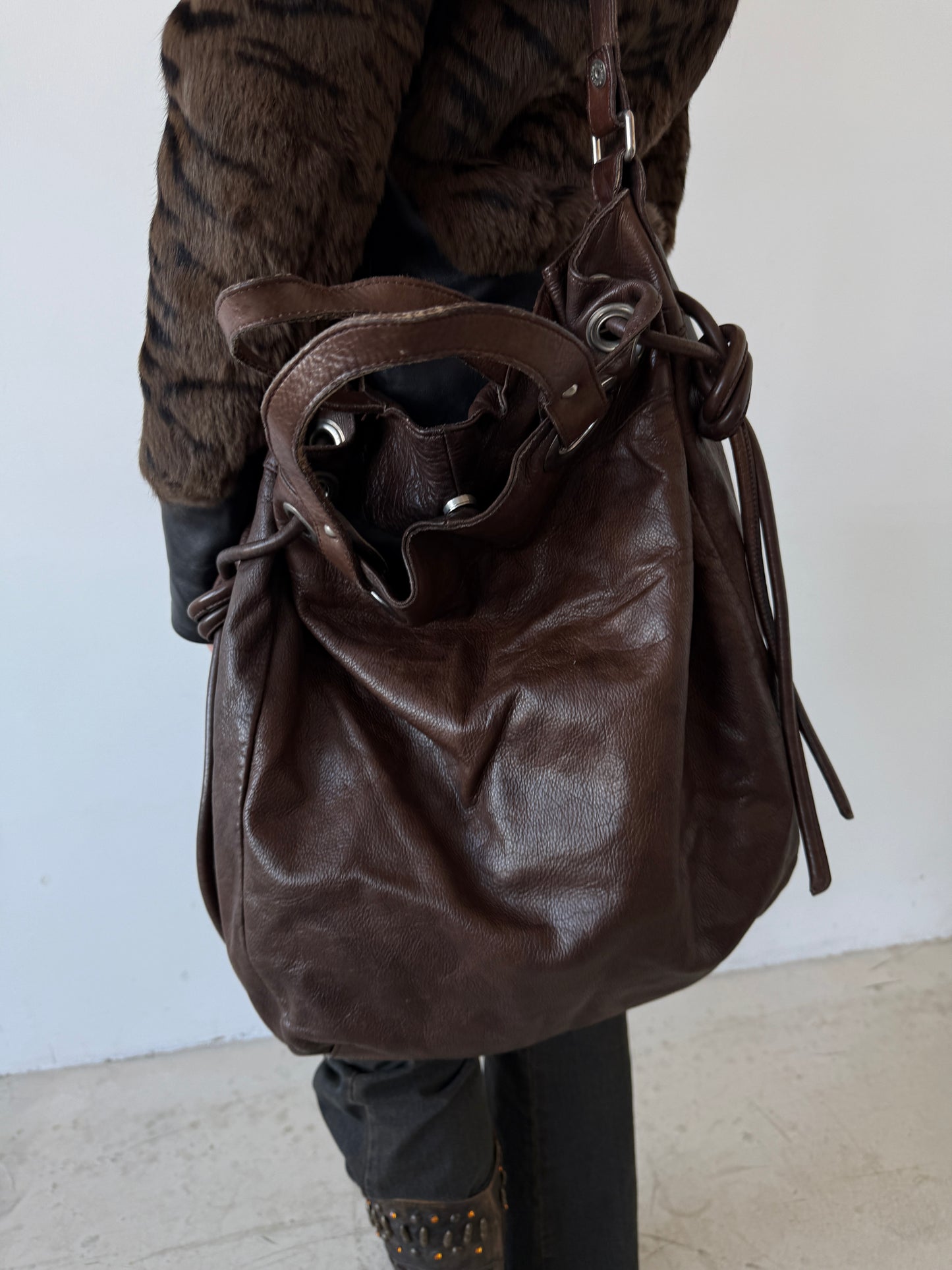 Vintage leather bucket bag TWINKLING GLOBAL
