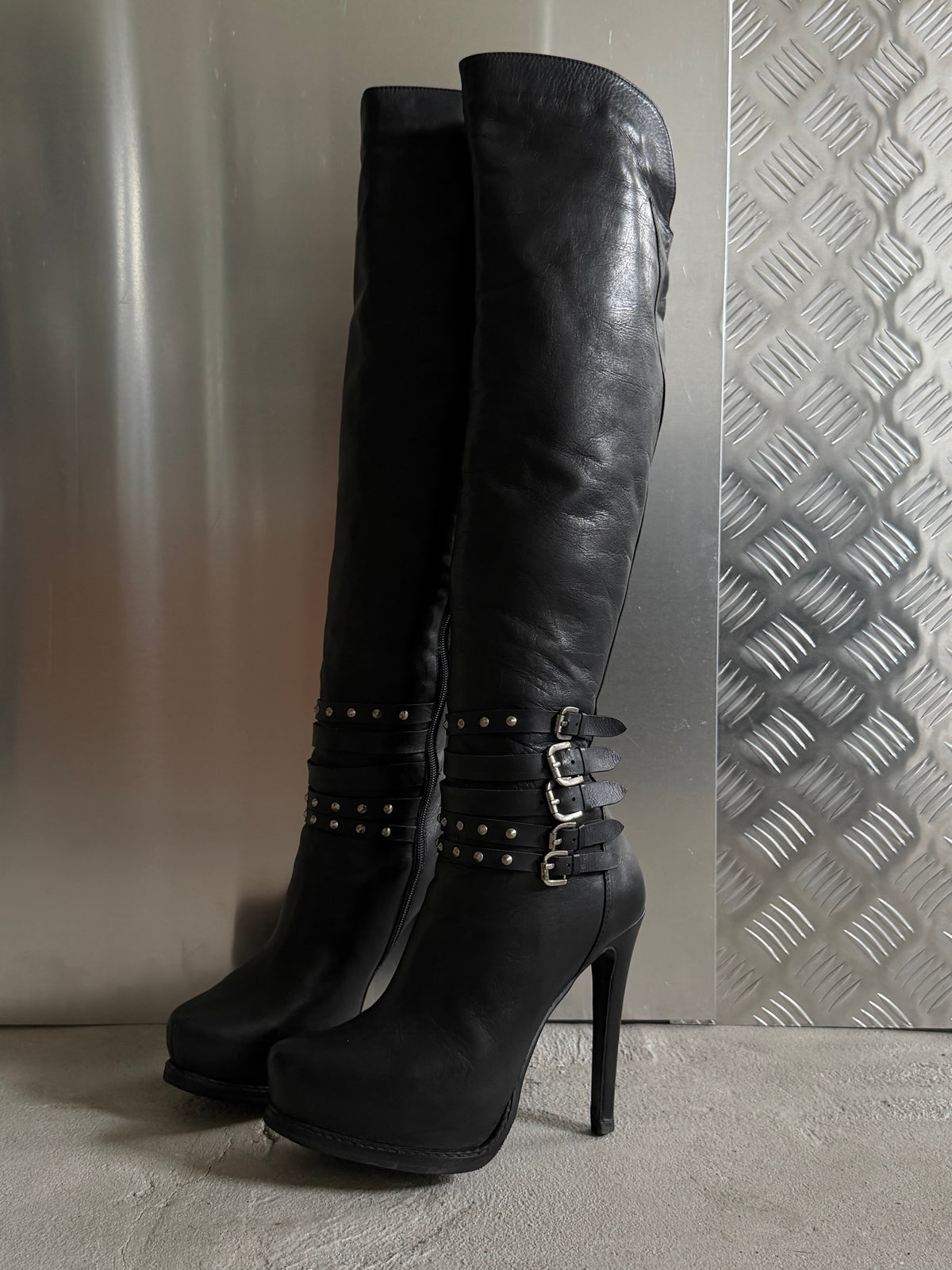 Vintage leather over-the-knee boots with studs TWINKLING GLOBAL