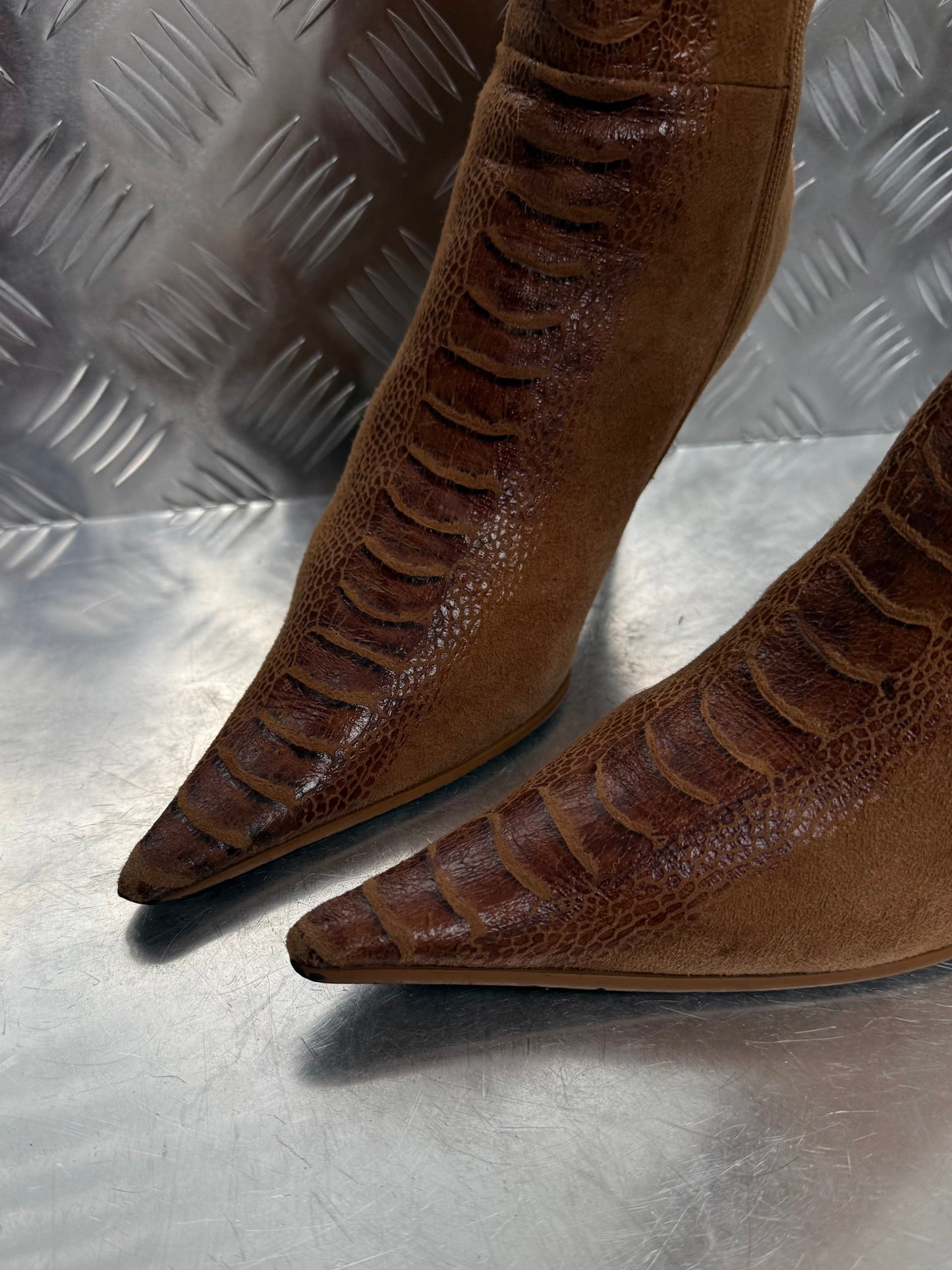 Vintage suede boots with textured detailing TWINKLING GLOBAL