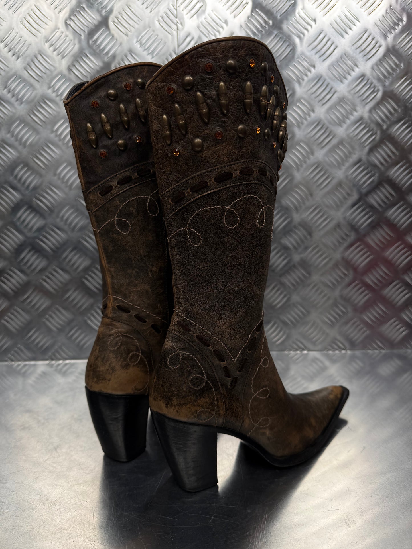 Vintage distressed leather cowboy boots TWINKLING GLOBAL