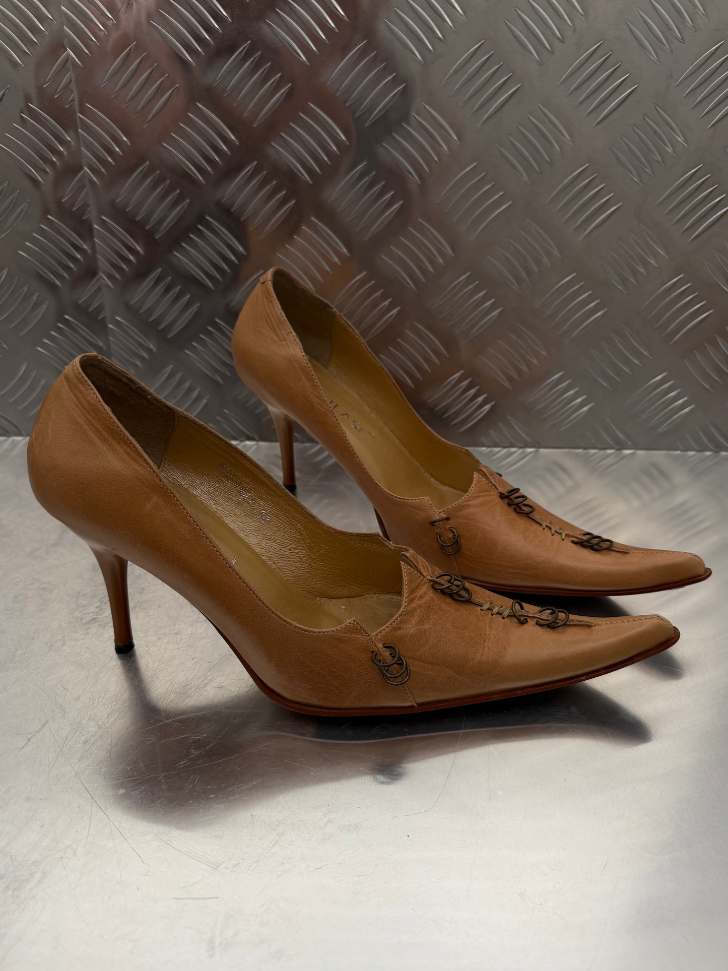 Vintage Sailase pierced leather heels TWINKLING GLOBAL