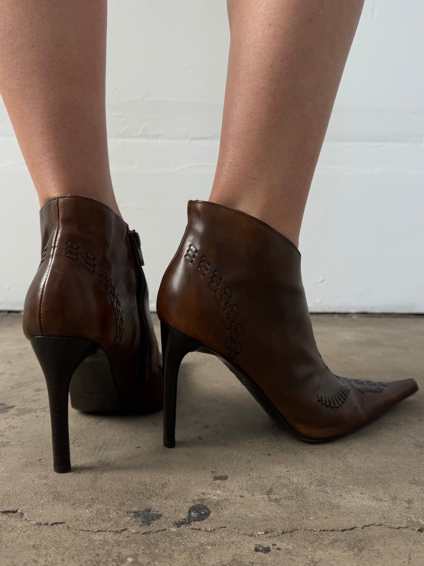 Vintage brown leather ankle boots TWINKLING GLOBAL