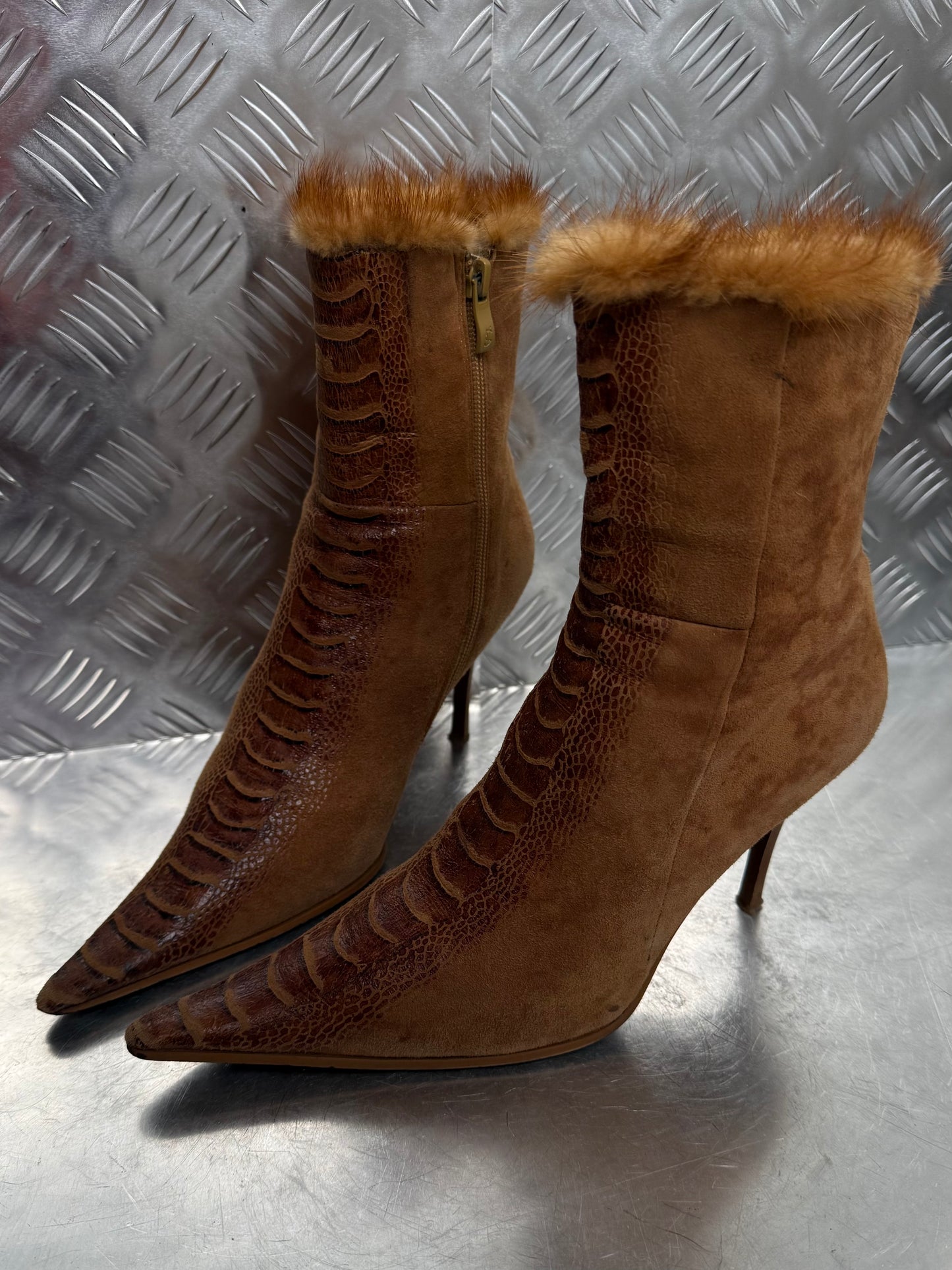 Vintage suede boots with textured detailing TWINKLING GLOBAL