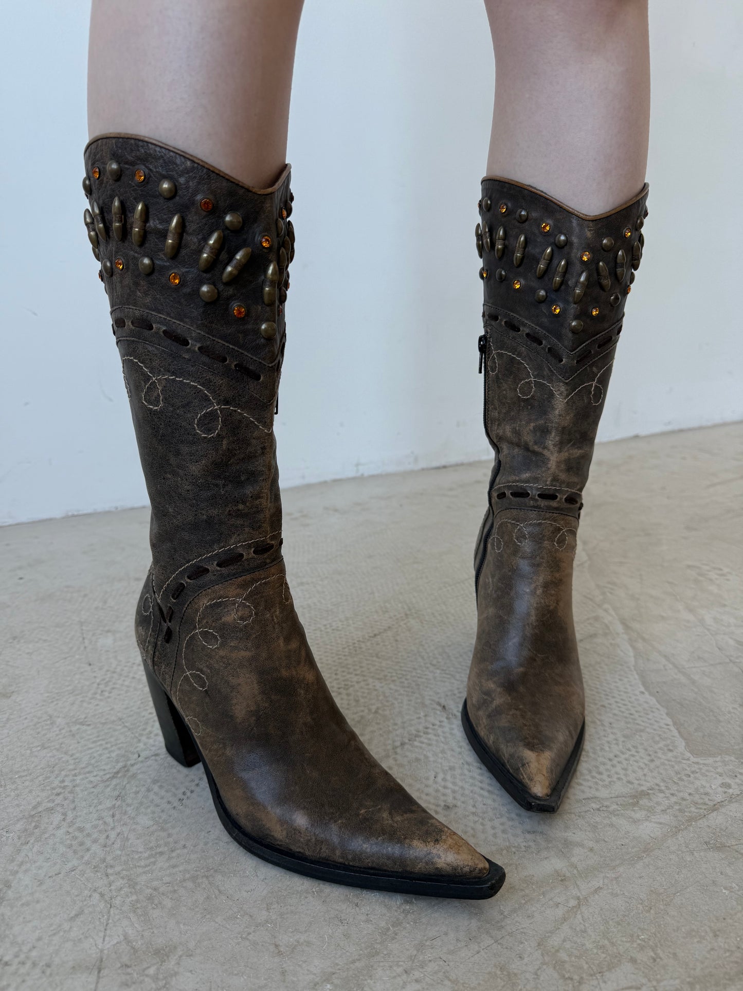 Vintage distressed leather cowboy boots TWINKLING GLOBAL