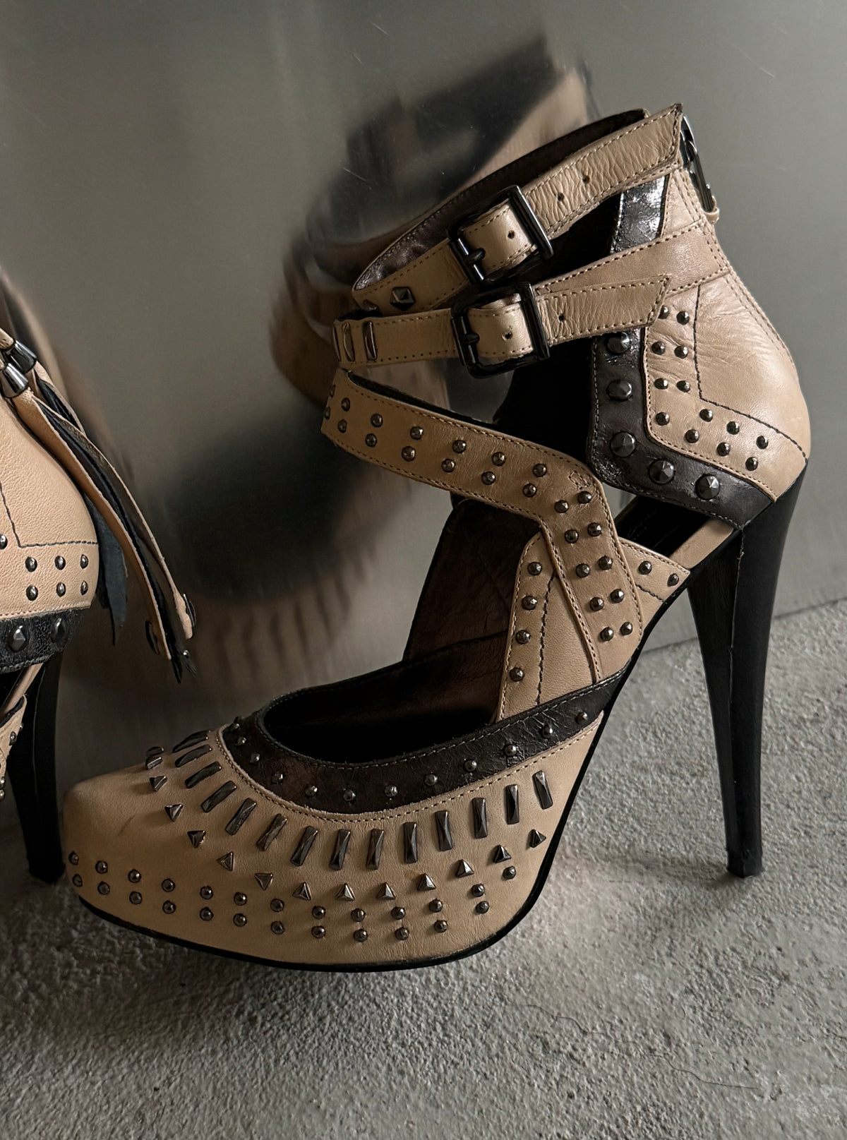 Beige studded heels TWINKLING GLOBAL