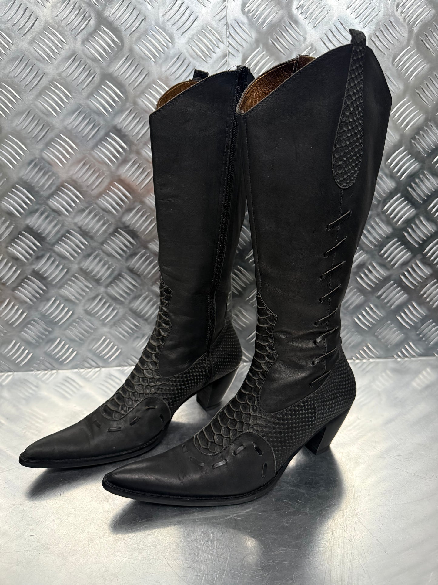 Vintage Italian Leather Cowboy Boots TWINKLING GLOBAL