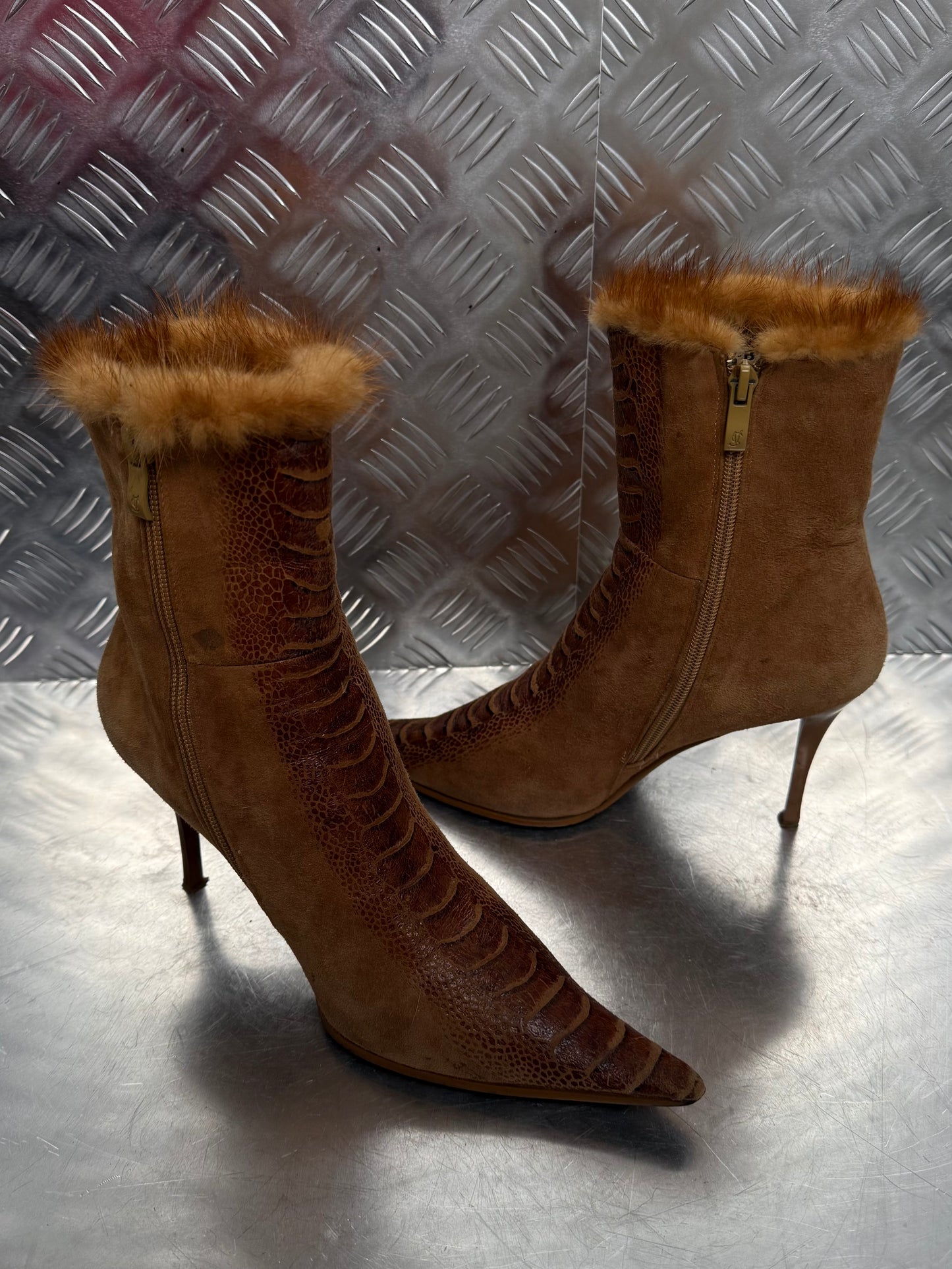 Vintage suede boots with textured detailing TWINKLING GLOBAL