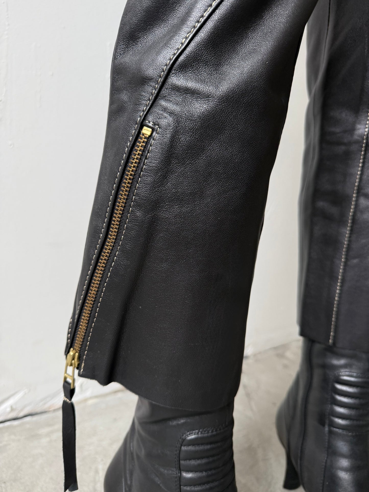 Vintage leather Y2K capri pants TWINKLING GLOBAL