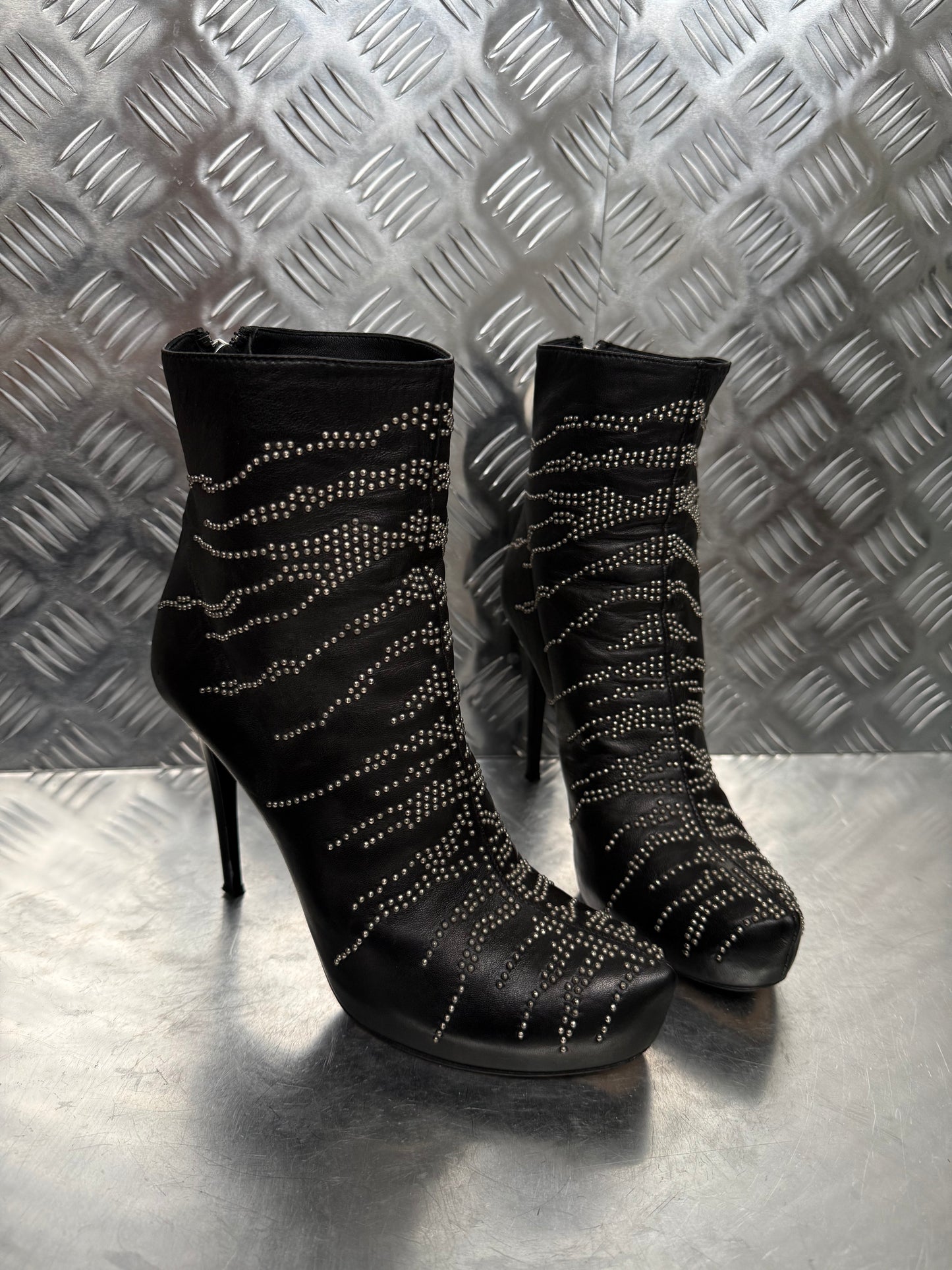 Vintage Shy leather studded ankle boots Twinkling Global