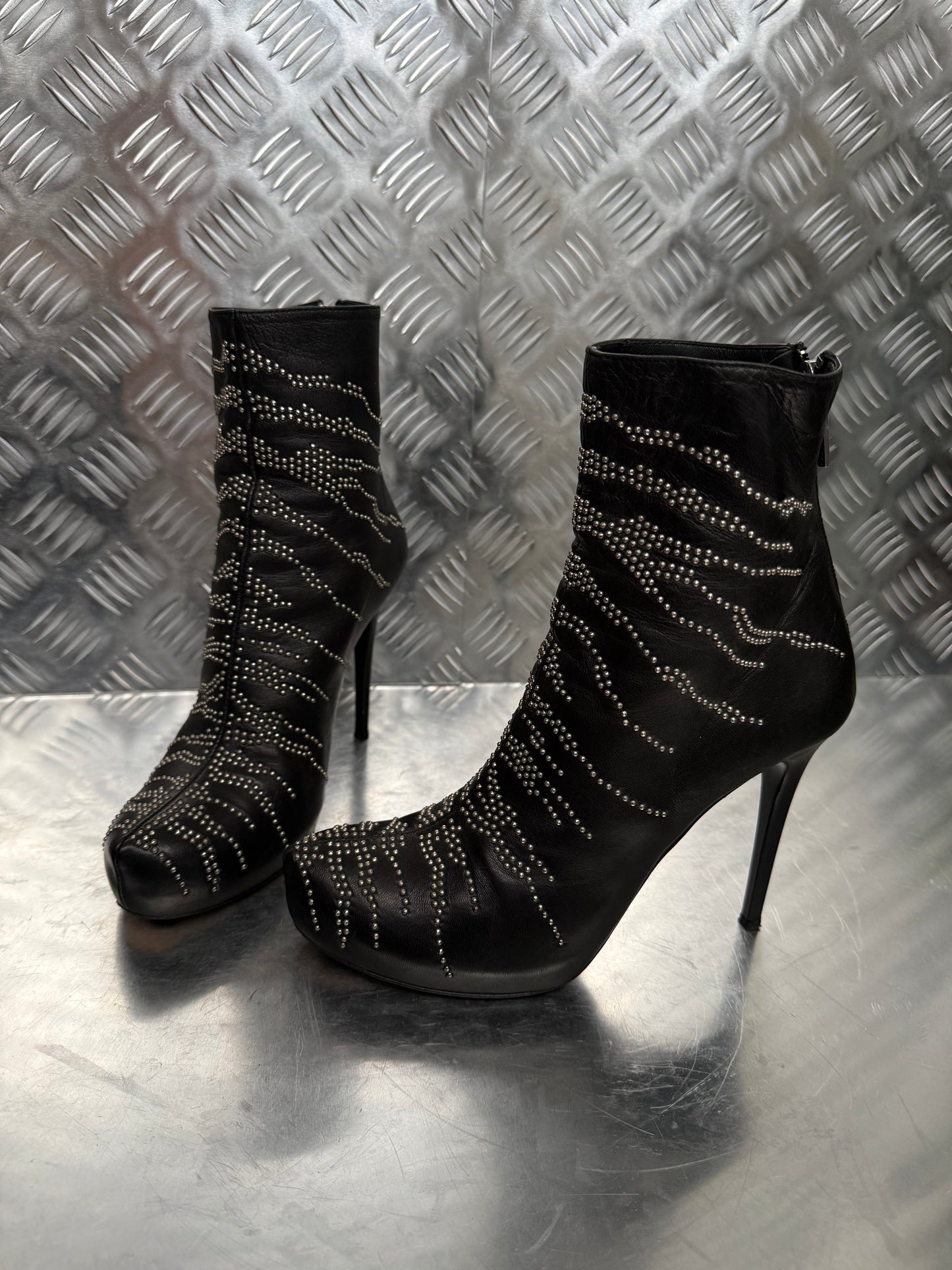 Vintage Shy leather studded ankle boots Twinkling Global