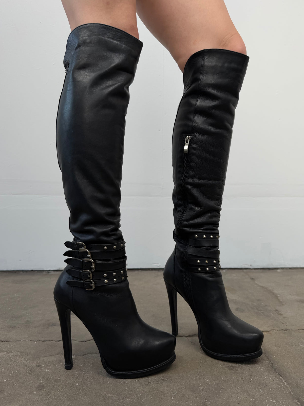Vintage leather over-the-knee boots with studs TWINKLING GLOBAL