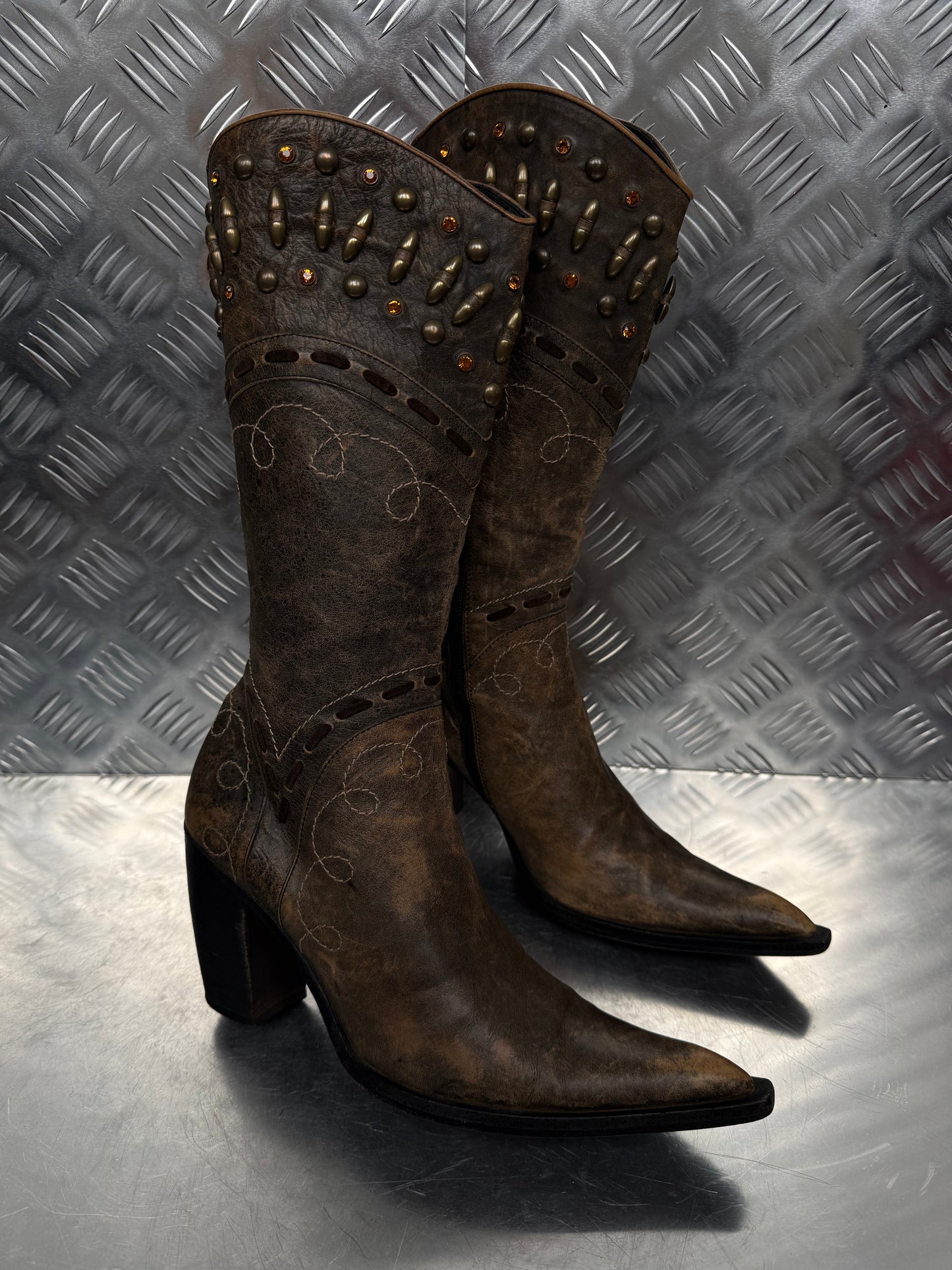 Vintage distressed leather cowboy boots TWINKLING GLOBAL