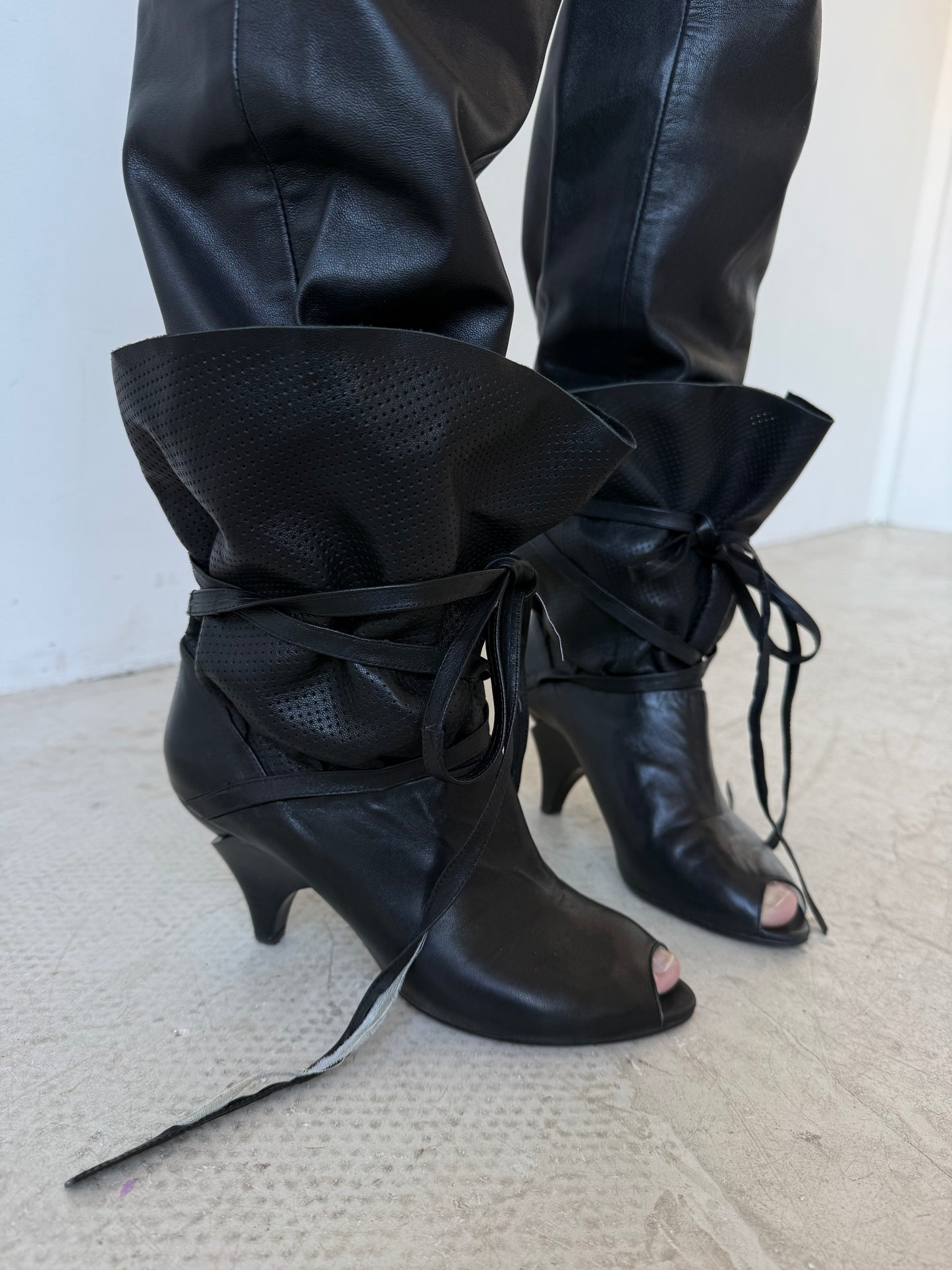 Vintage leather lace-up open toe boots TWINKLING GLOBAL