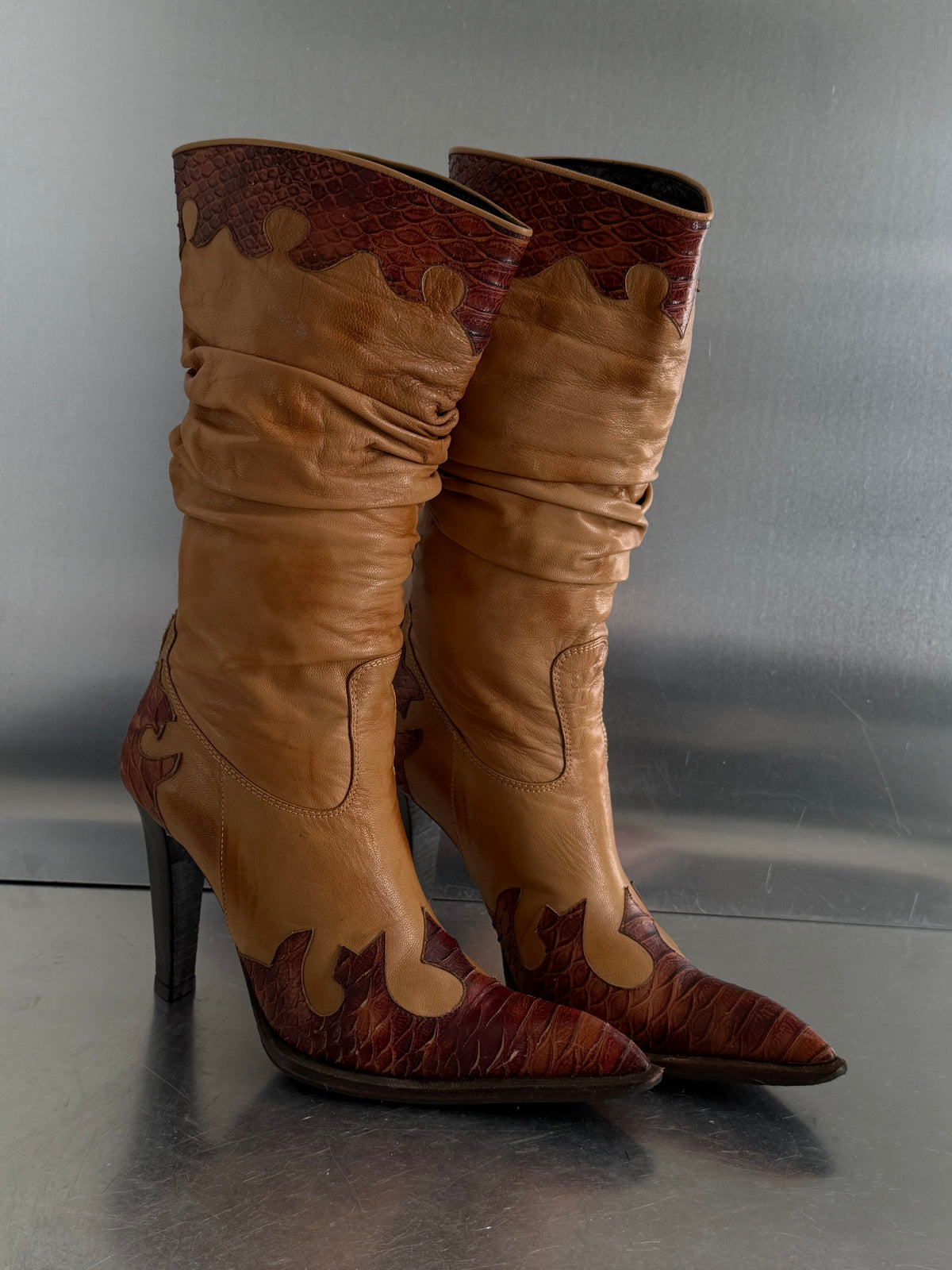 Vintage distressed brown cowboy boots TWINKLING GLOBAL