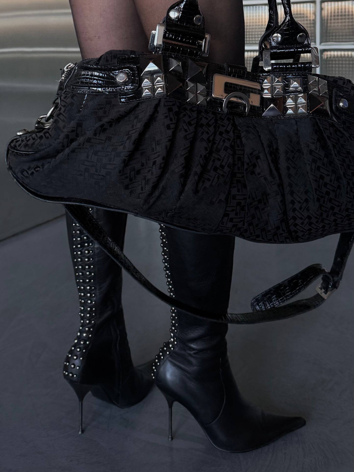Vintage Black Guess Studded Bag – TWINKLING GLOBAL