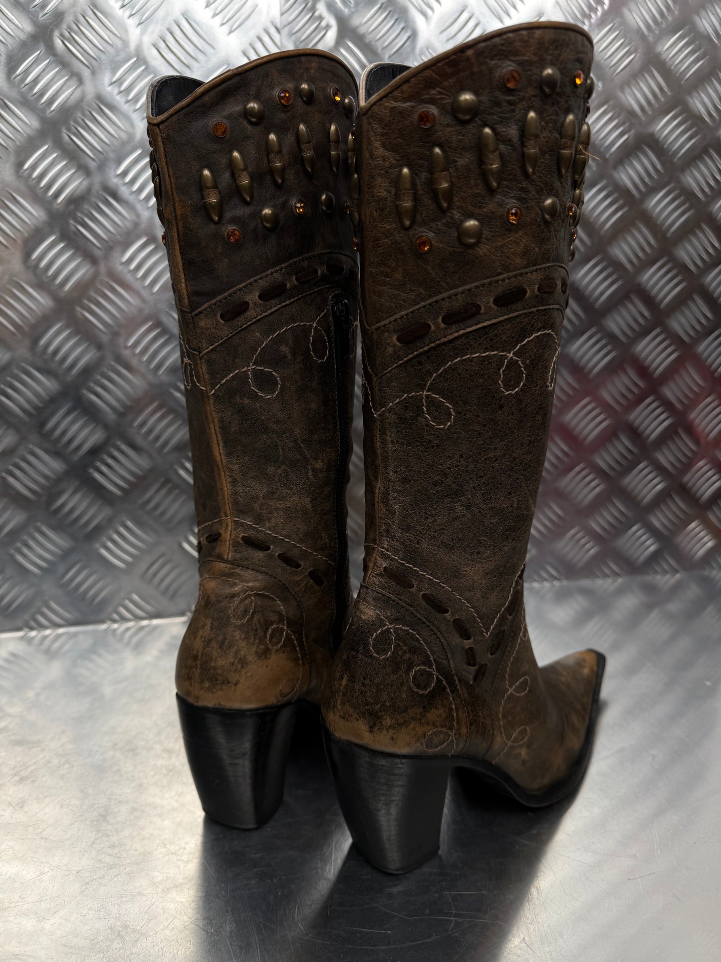 Vintage distressed leather cowboy boots TWINKLING GLOBAL