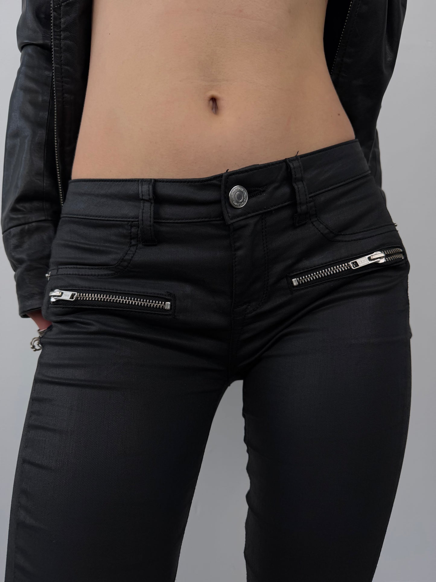 Black coated skinny jeans TWINKLING GLOBAL