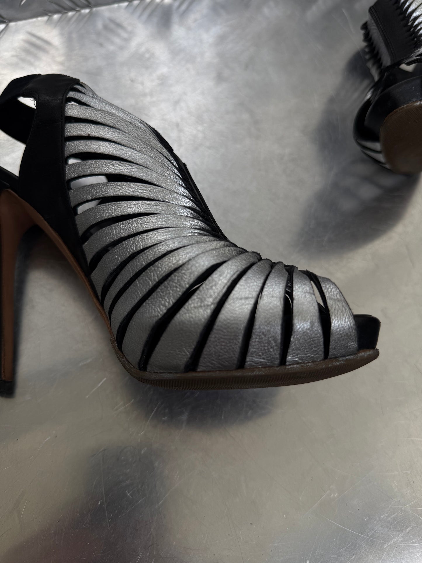 Alexander McQueen leather heels TWINKLING GLOBAL