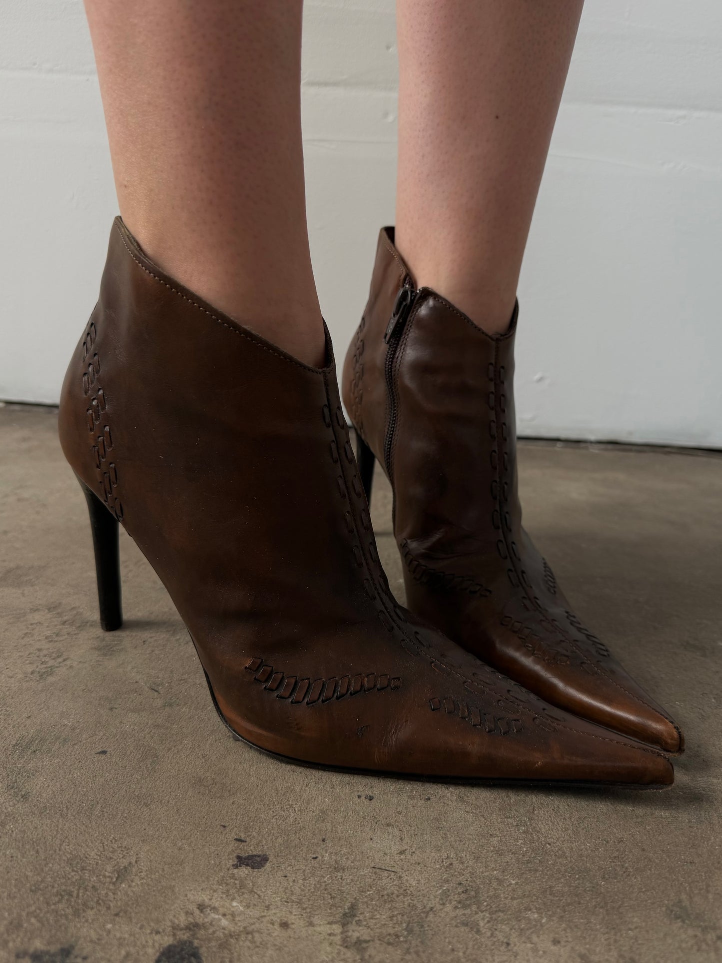 Vintage brown leather ankle boots TWINKLING GLOBAL