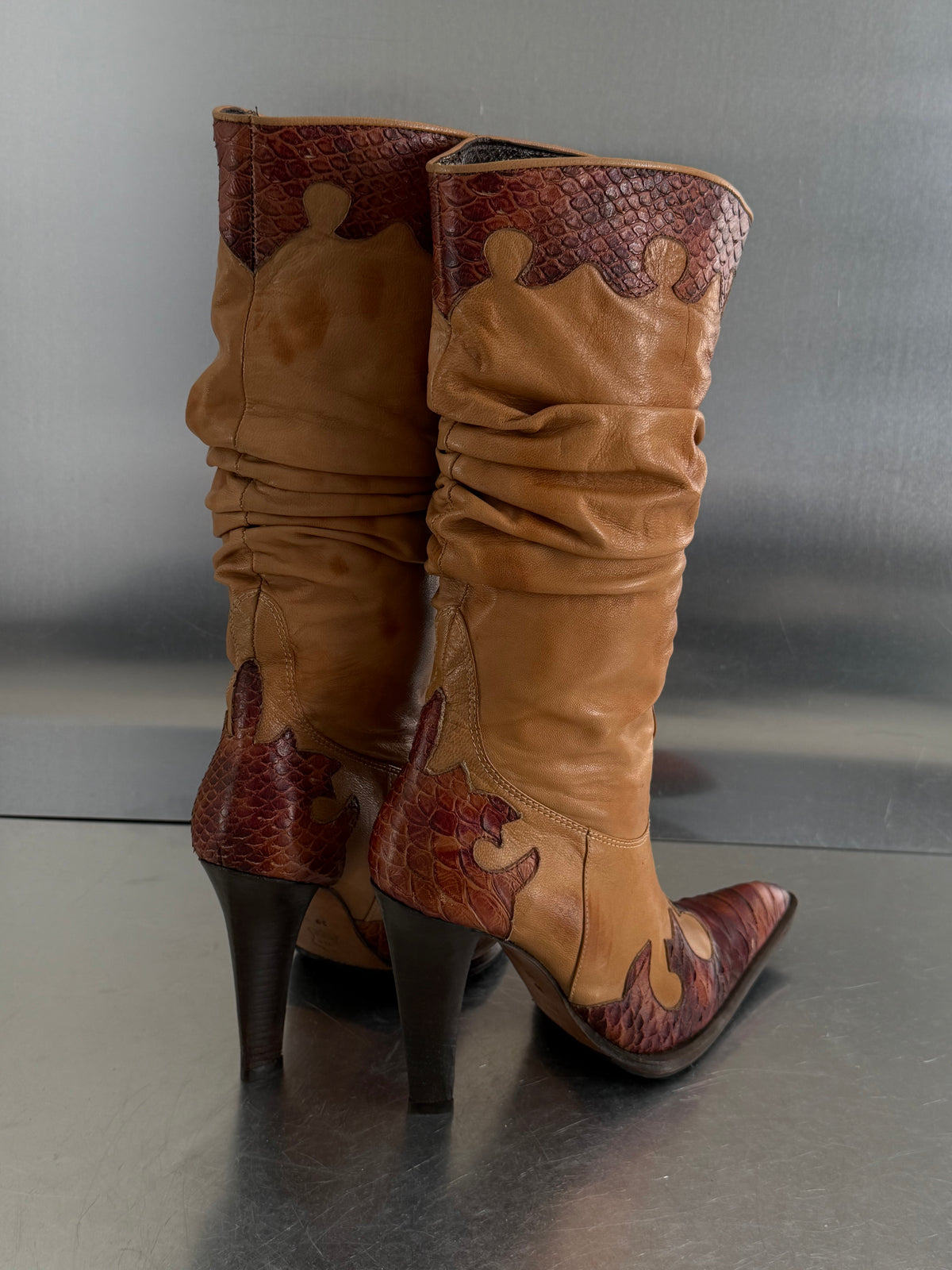 Vintage distressed brown cowboy boots TWINKLING GLOBAL
