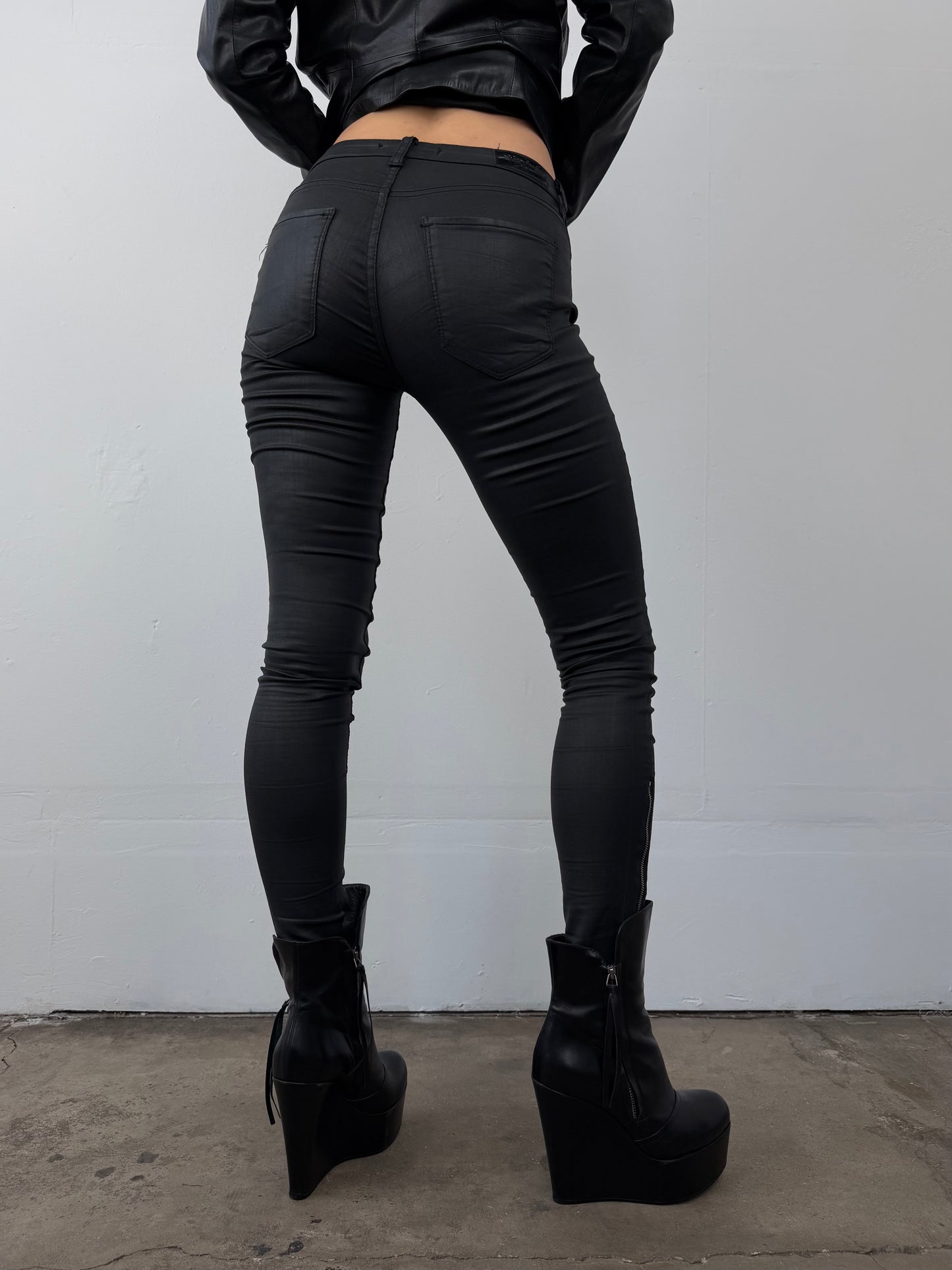 Black coated skinny jeans TWINKLING GLOBAL