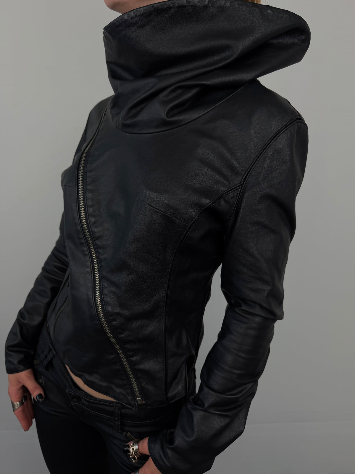 Asymmetric zip jacket with high collar TWINKLING GLOBAL