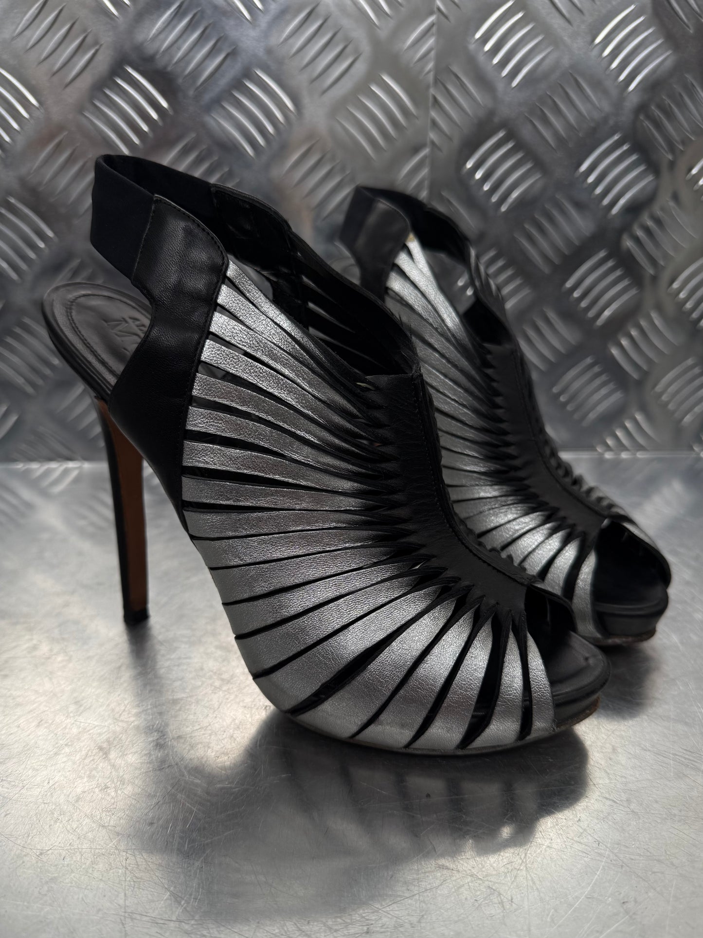 Alexander McQueen leather heels TWINKLING GLOBAL