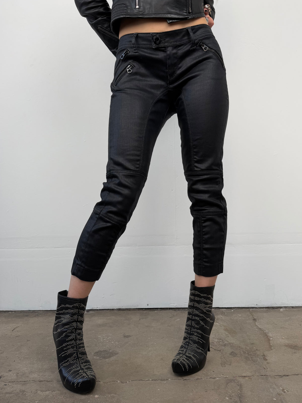GUESS black waxed capri pants TWINKLING GLOBAL
