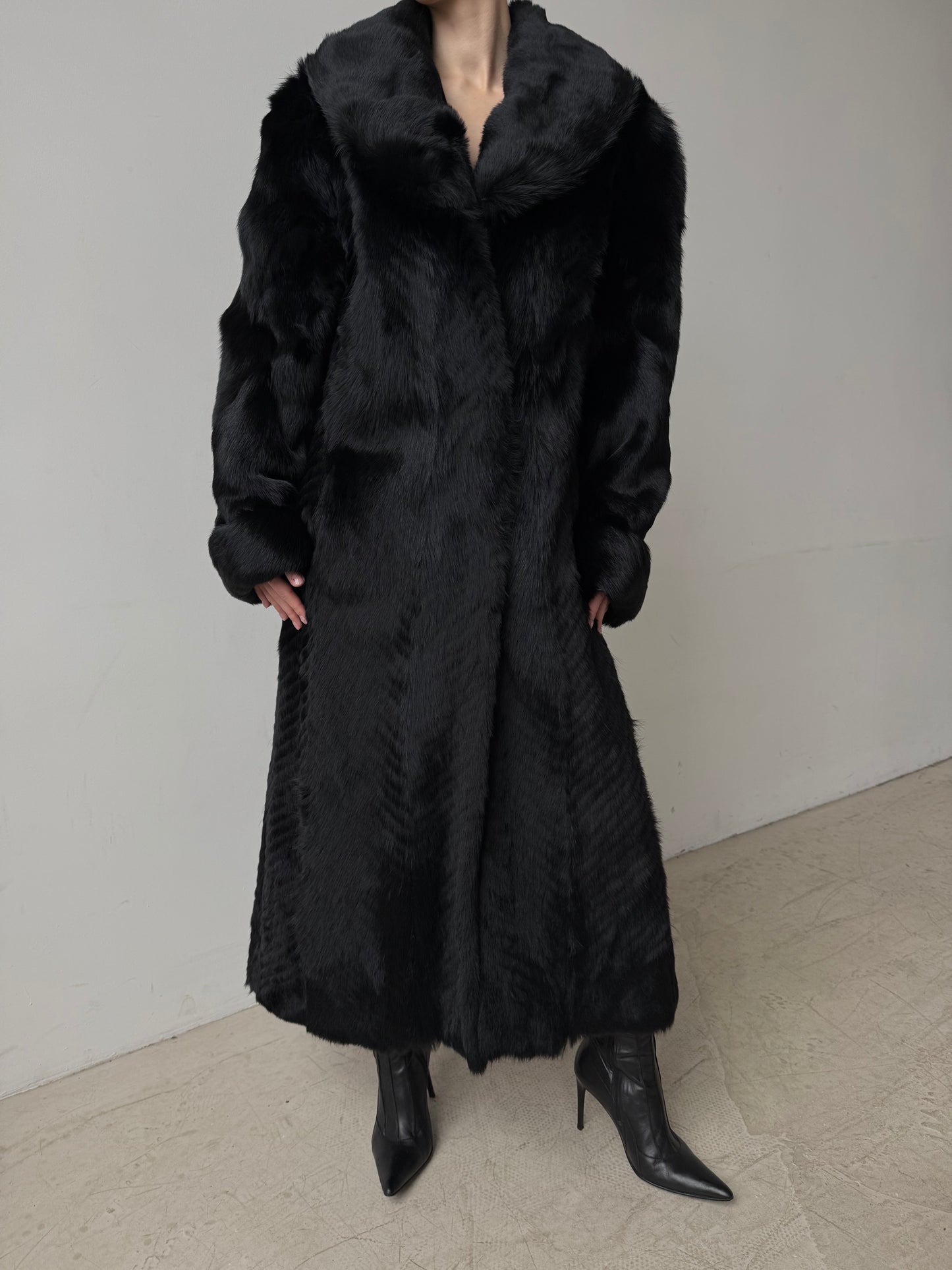 Luxurious vintage coat TWINKLING GLOBAL