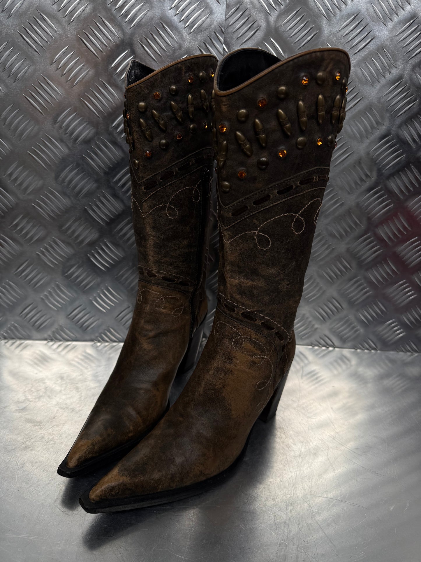 Vintage distressed leather cowboy boots TWINKLING GLOBAL