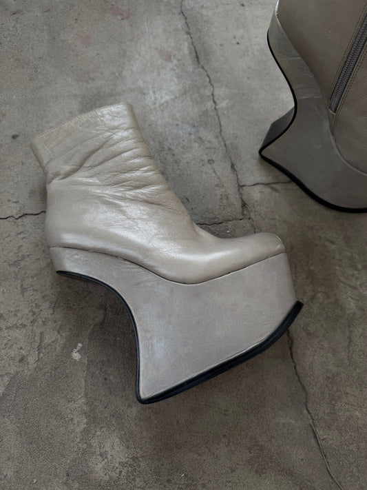 Vintage sculptural leather platform boots TWINKLING GLOBAL
