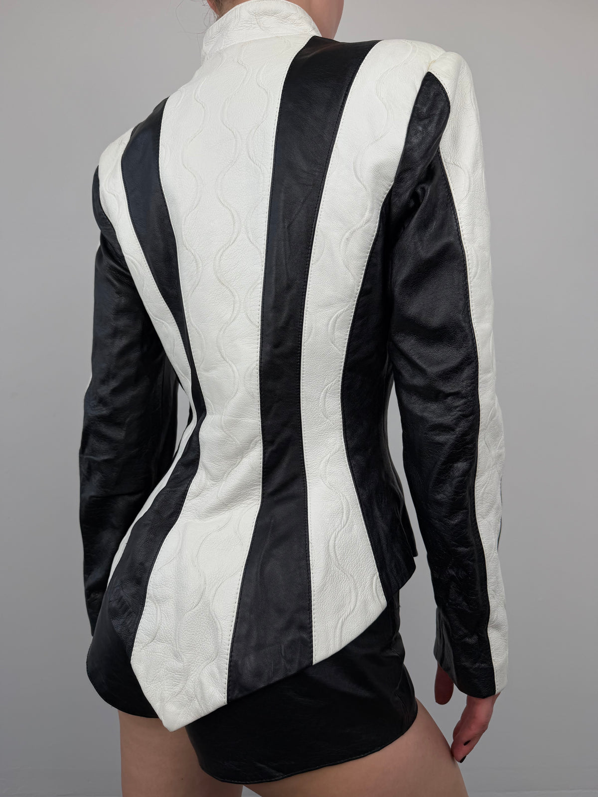 Vintage black & white striped fitted jacket TWINKLING GLOBAL