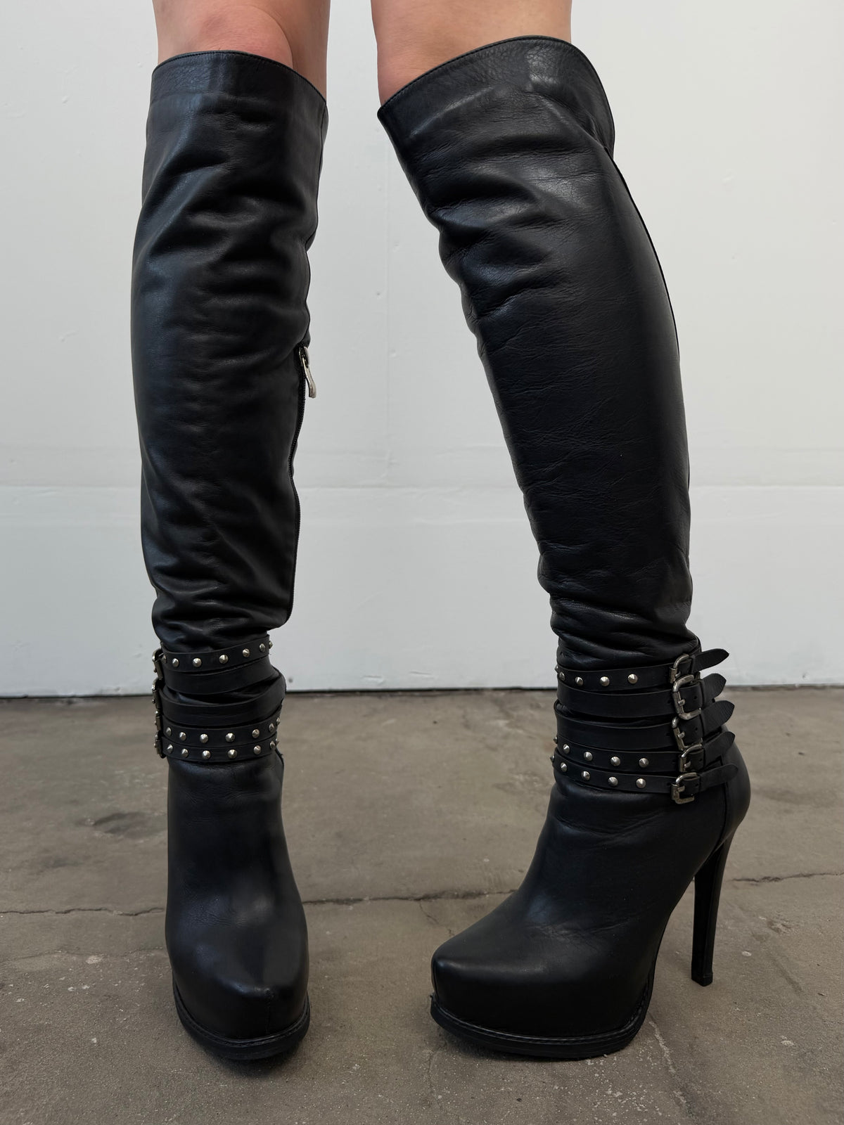 Vintage leather over-the-knee boots with studs TWINKLING GLOBAL