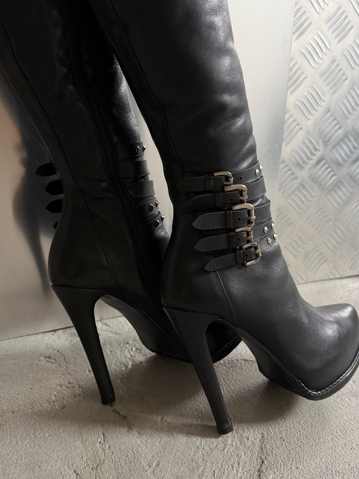 Vintage leather over-the-knee boots with studs TWINKLING GLOBAL