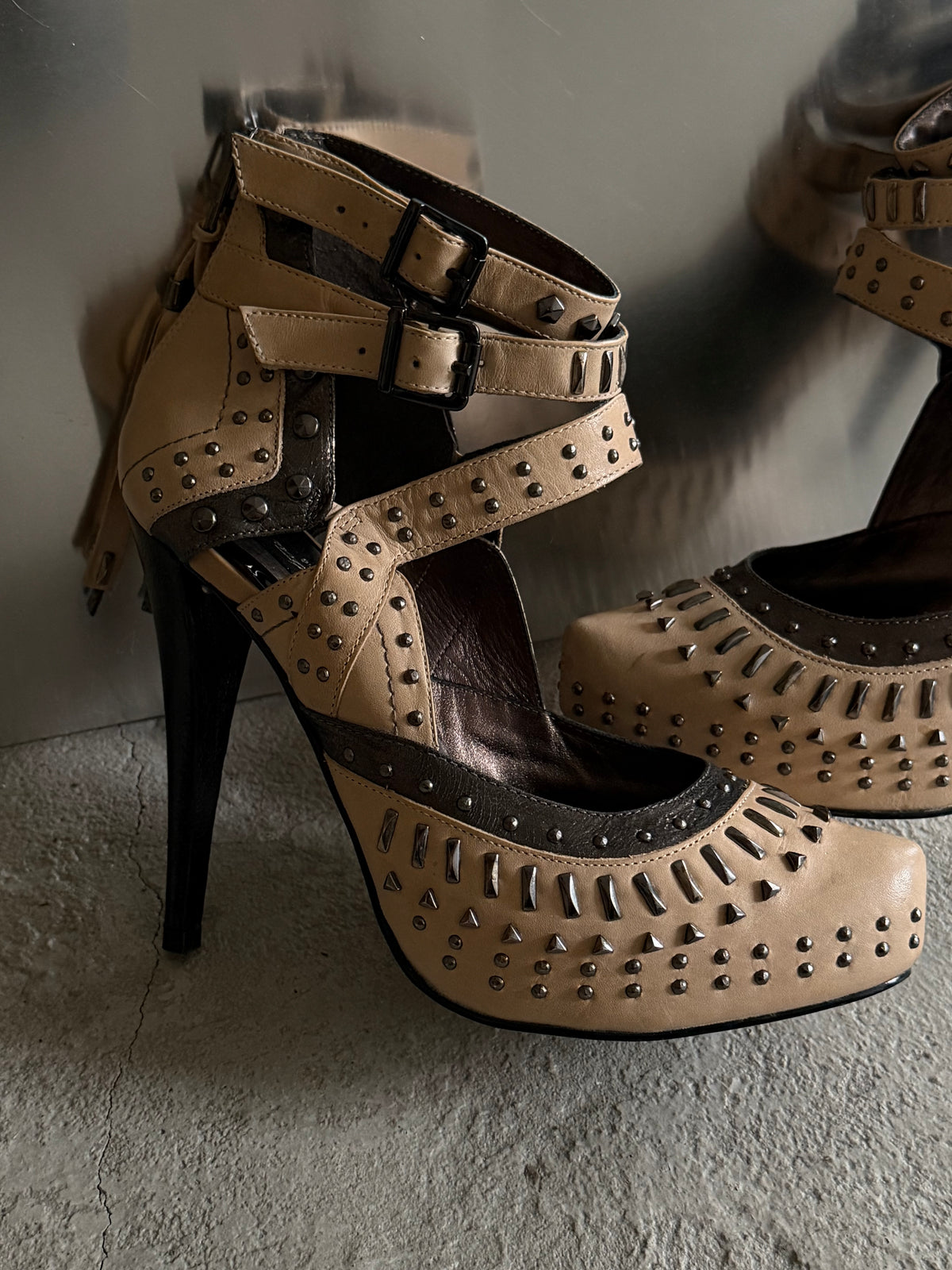 Beige studded heels TWINKLING GLOBAL