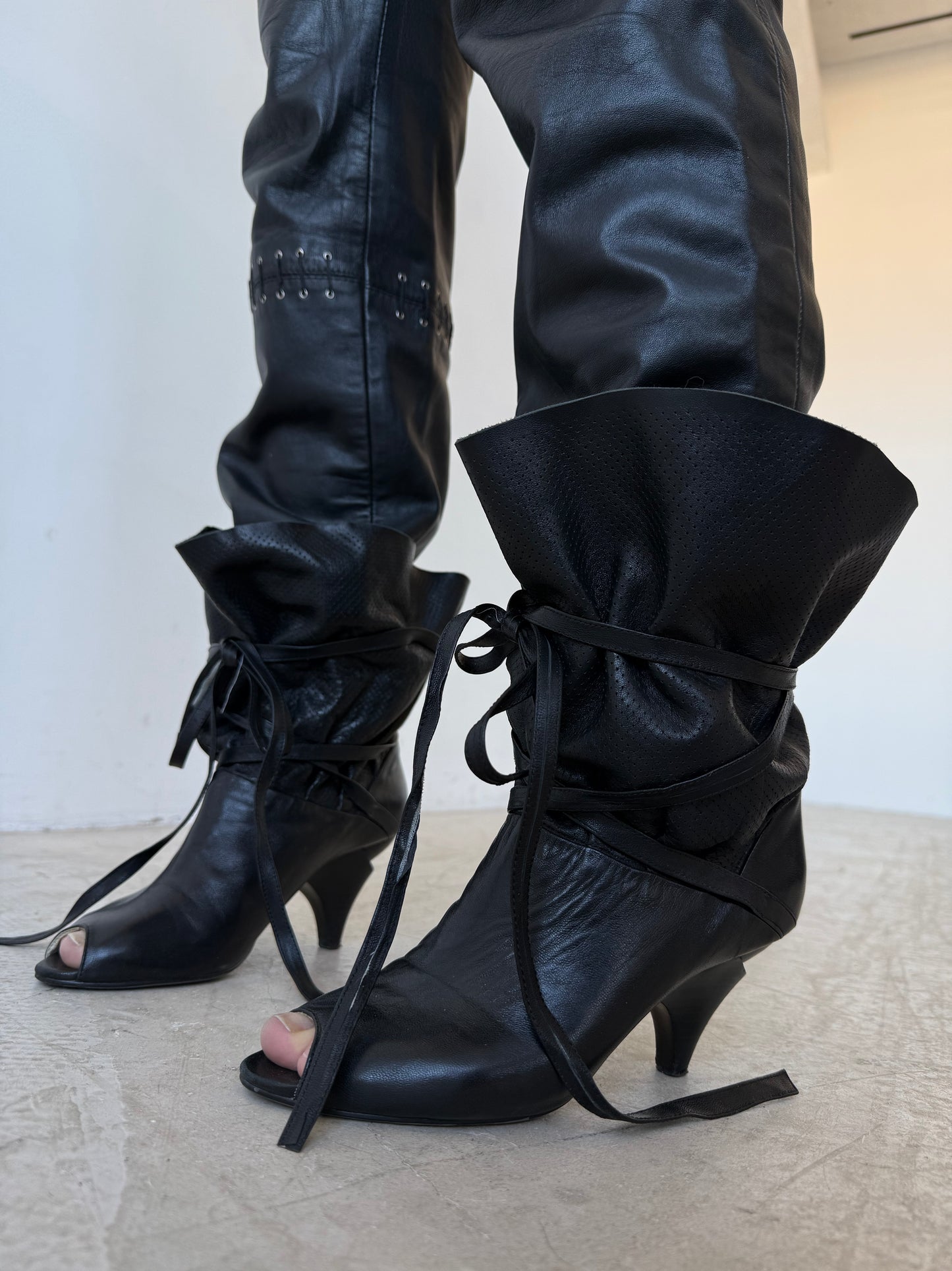 Vintage leather lace-up open toe boots TWINKLING GLOBAL