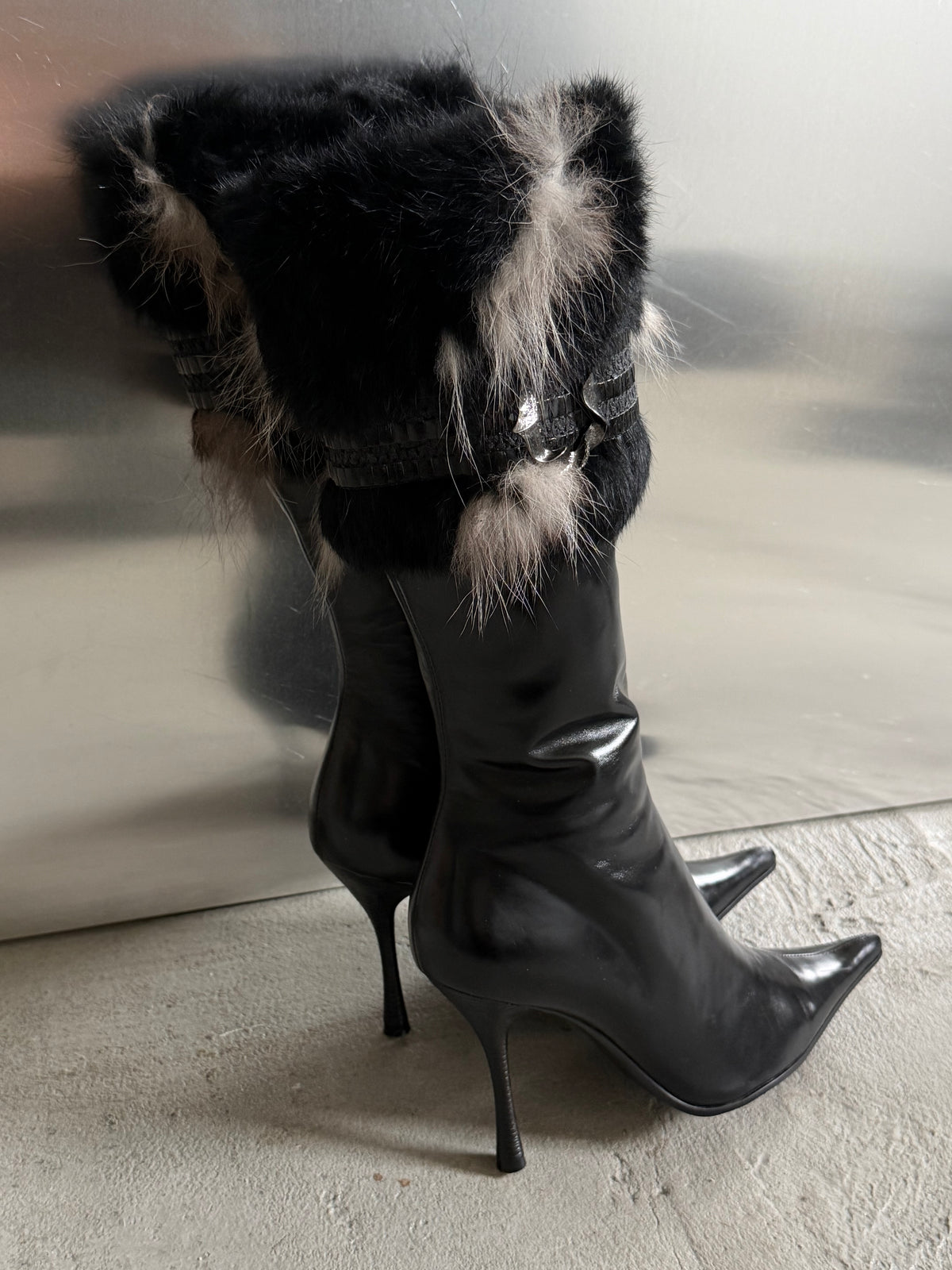 Vintage patent leather boots with fur TWINKLING GLOBAL
