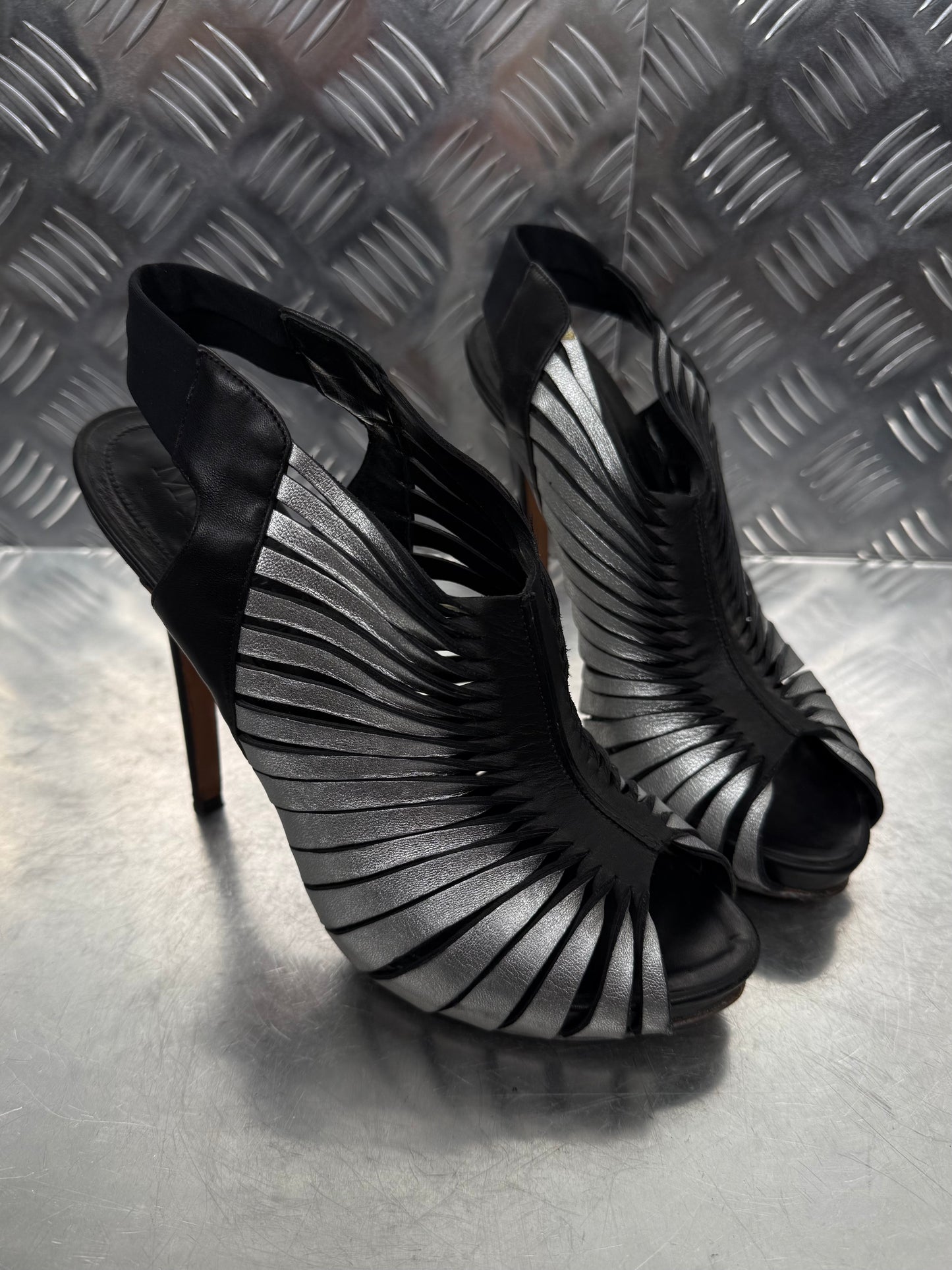 Alexander McQueen leather heels TWINKLING GLOBAL