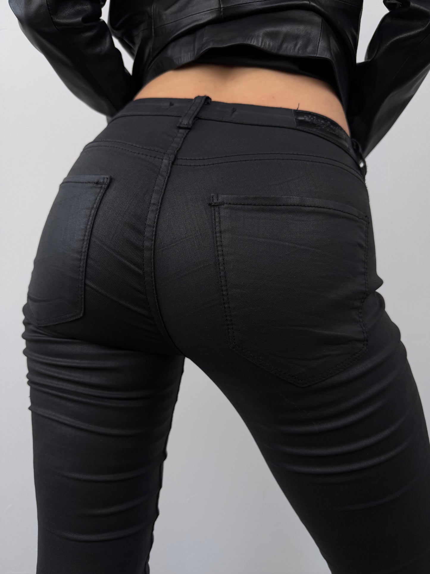 Black coated skinny jeans TWINKLING GLOBAL