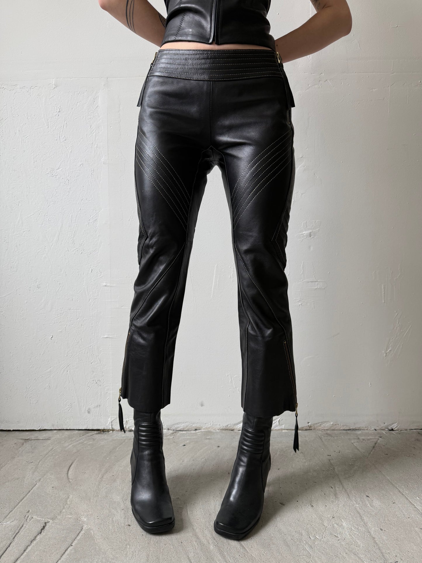 Vintage leather Y2K capri pants TWINKLING GLOBAL