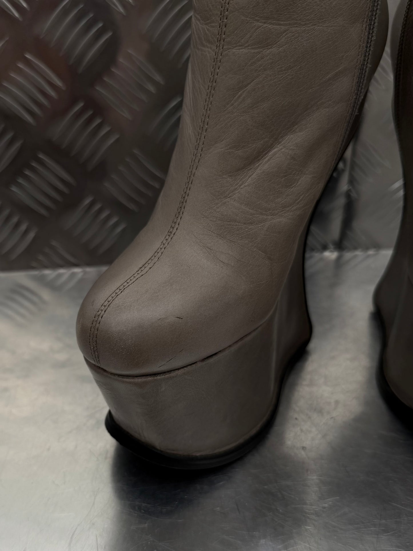 Vintage sculptural leather platform boots TWINKLING GLOBAL