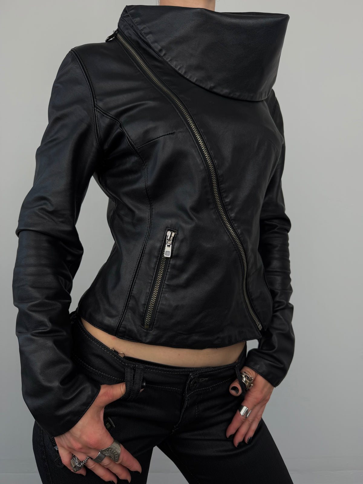 Asymmetric zip jacket with high collar TWINKLING GLOBAL