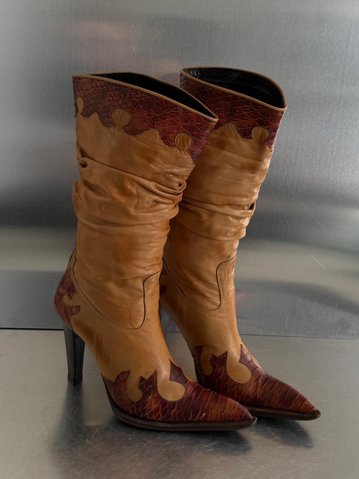 Vintage distressed brown cowboy boots TWINKLING GLOBAL
