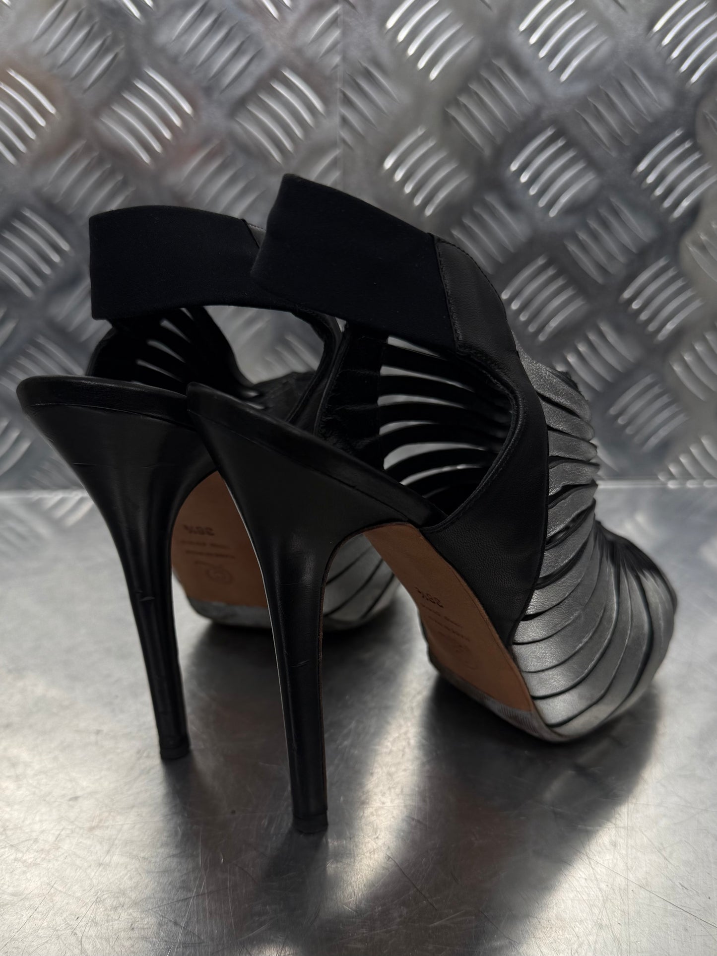 Alexander McQueen leather heels TWINKLING GLOBAL
